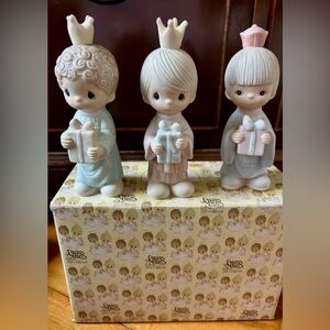 PRECIOUS MOMENTS 1981 Porcelain
    Wee Three Kings
